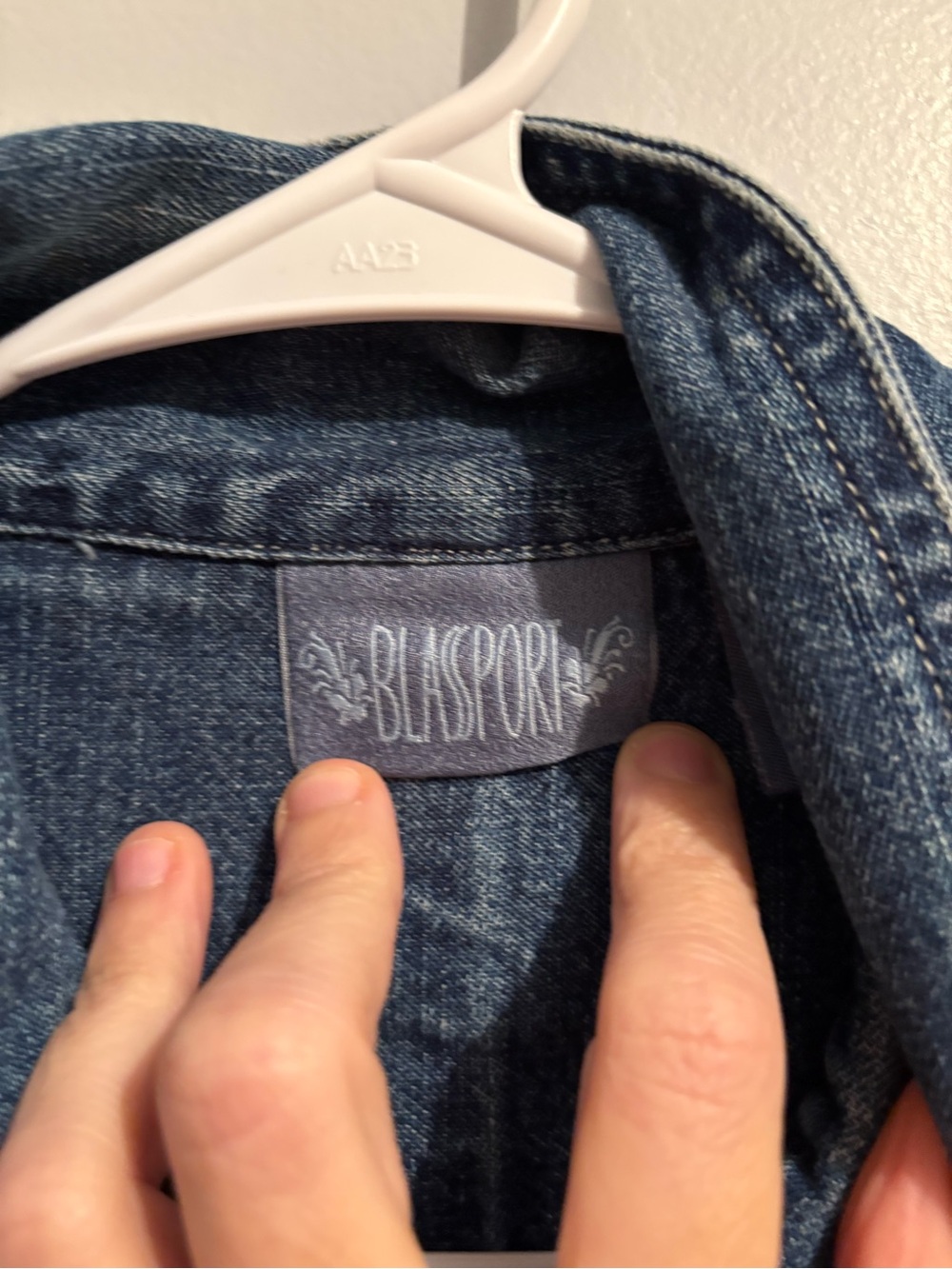 Vintage Blassport Women's Large Medium Wash Blue Denim Button-Up Jean Jacket - Picture 2 of 11